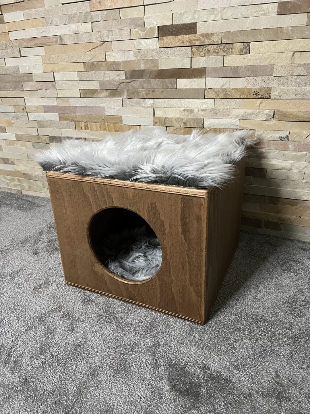 Boudička pro kočky s kožešinou uvnitř + na boudičce (šedá) - Image 7