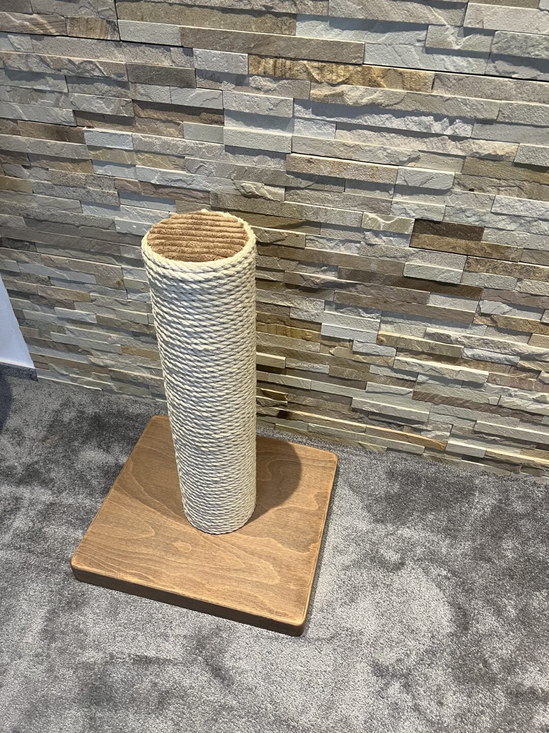 Škrabadlo celodřevěný kůl (74 cm) - Image 3