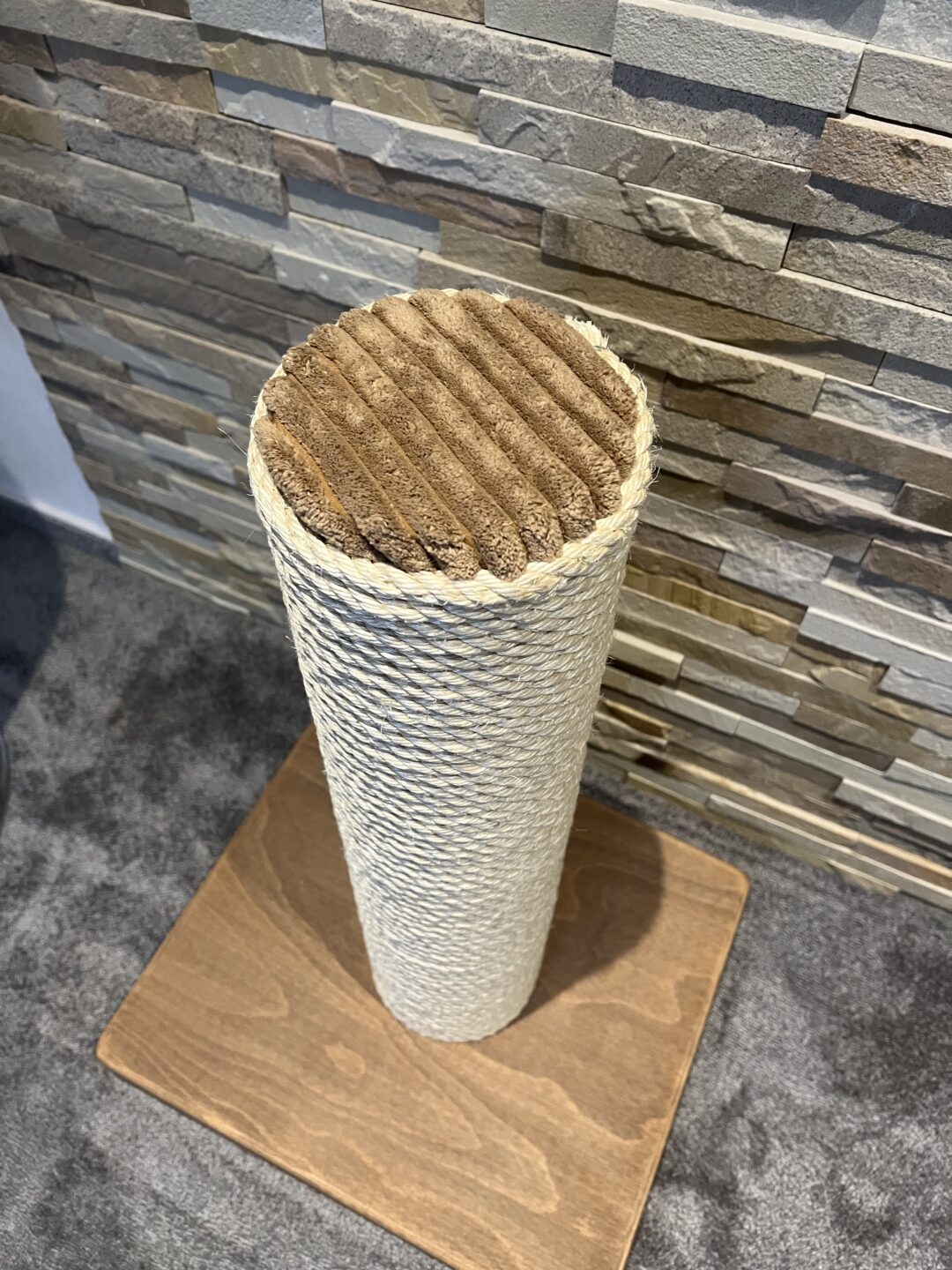 Škrabadlo celodřevěný kůl (74cm) - Image 4