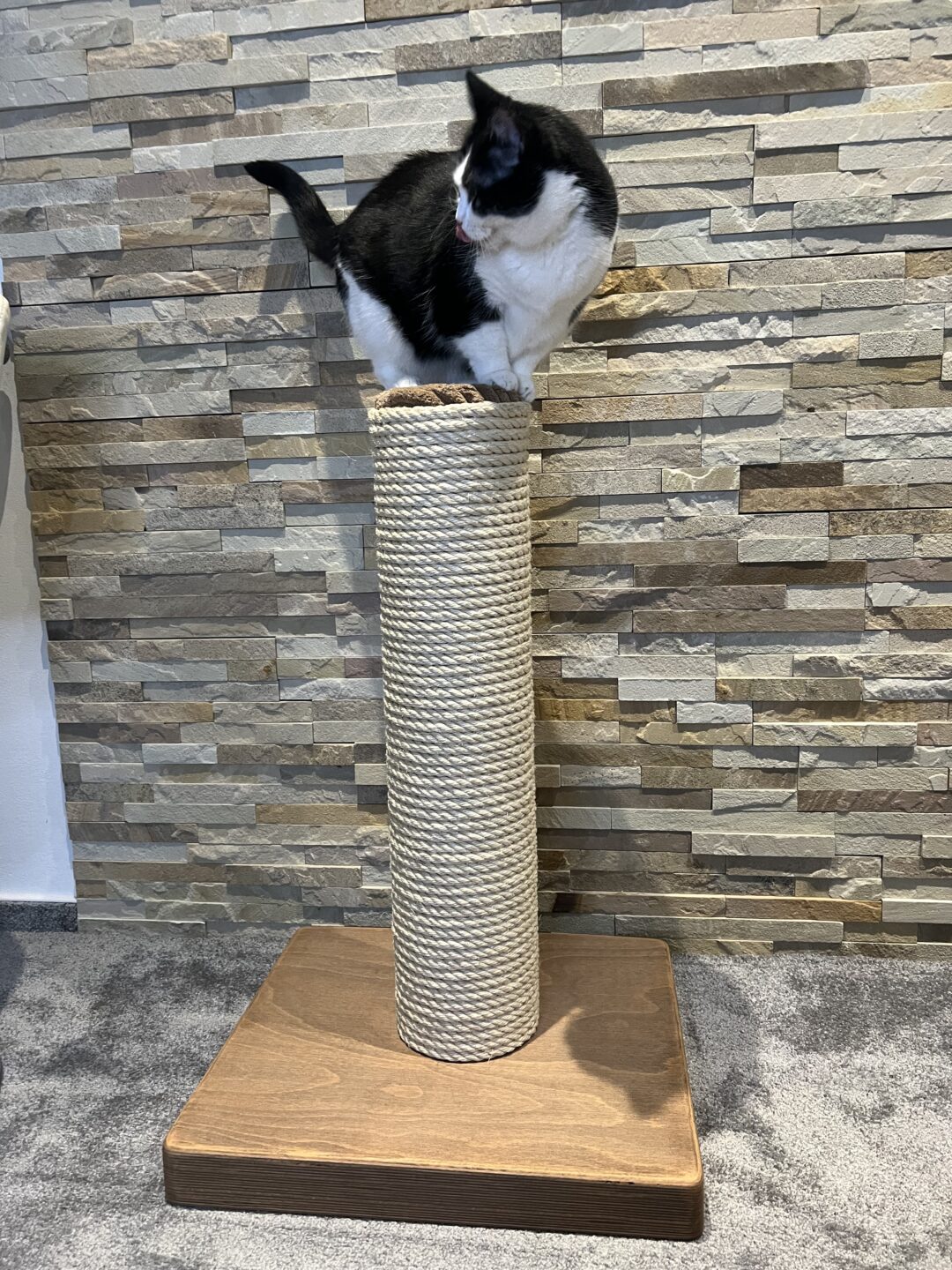 Škrabadlo celodřevěný kůl (74cm) - Image 5