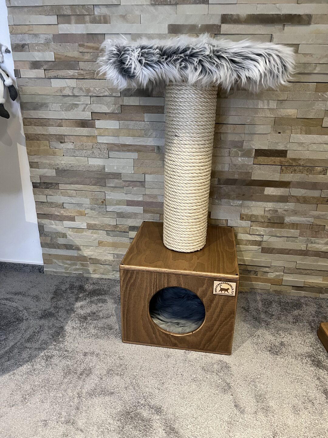 Škrabadlo celodřevěné s boudičkou (97 cm) - Image 2