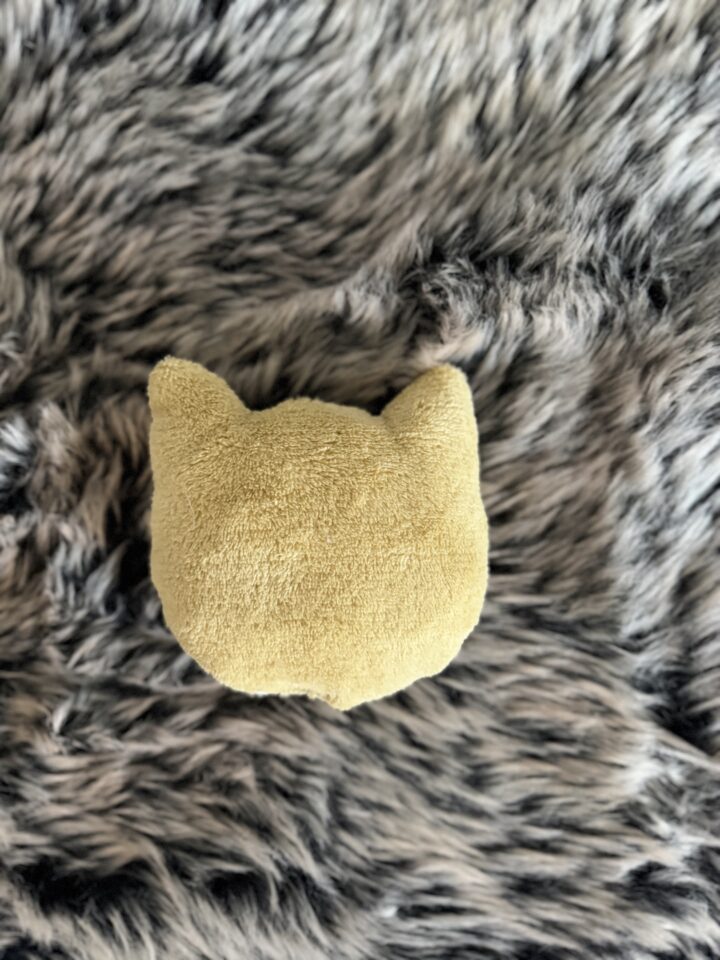 Kočičí hračka s kozlíkem