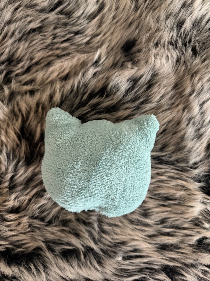 Kočičí hračka s kozlíkem